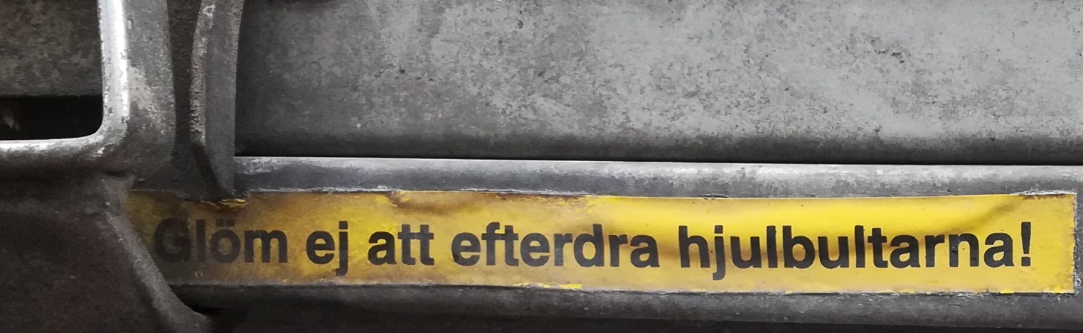 Glöm ej att efterdra hjulbultarna